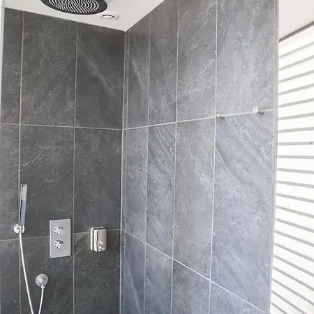 Du Fau De La Roque *